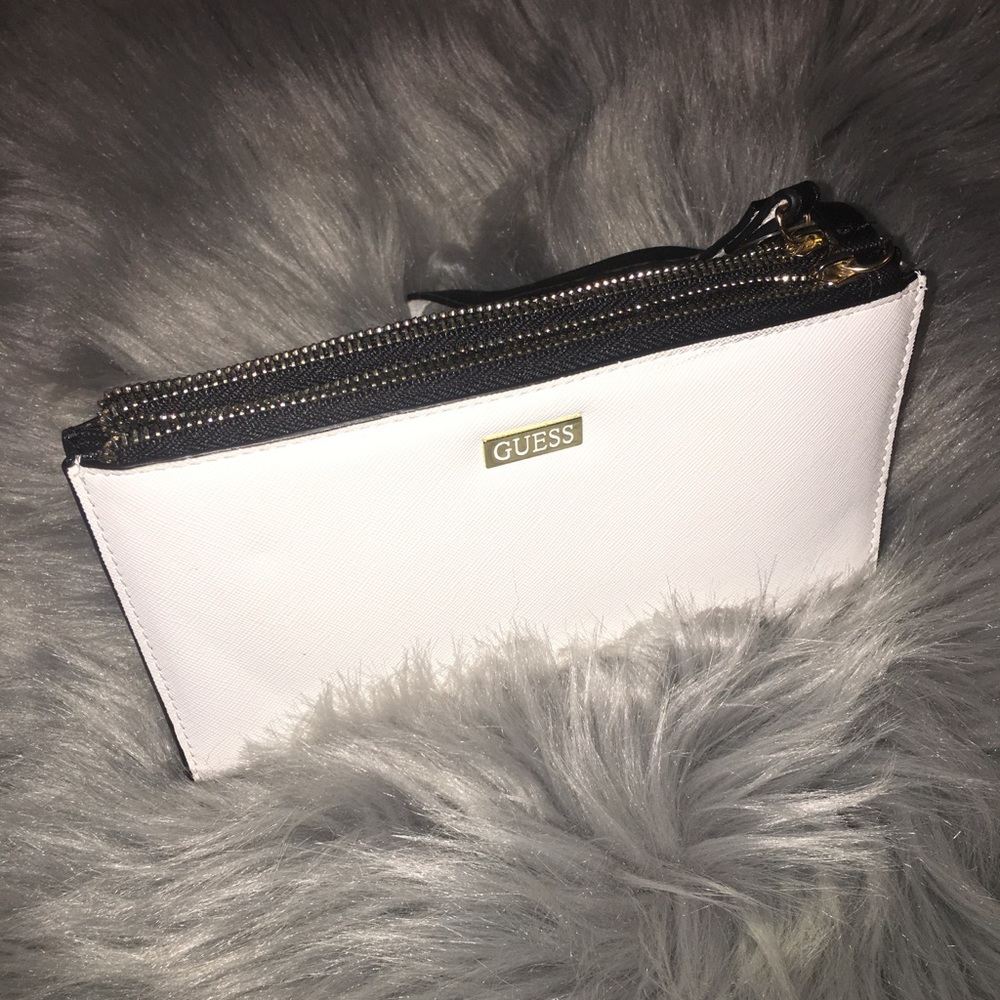 Guess Black White Womens Wristlet Wallet